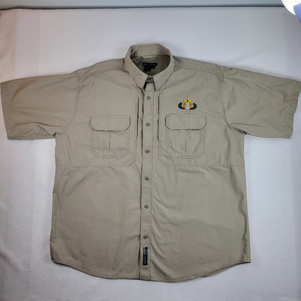 5.11 Tactical Series SHIRT Mens 2XL Khaki Short Sleeve Button Vent Pockets Badge